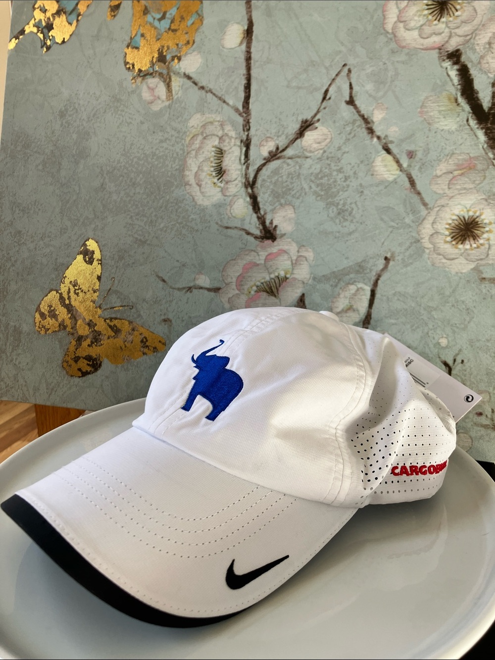 NWT OSFM Nike White Mesh Cap With Navy Elephant Embroidery & Velcro Closure - Picture 2 of 8